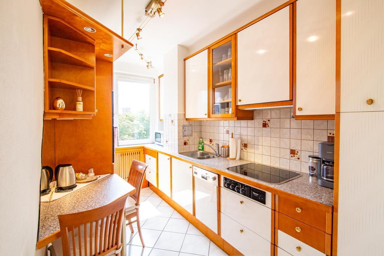 Best Rated Central Apartment Vienna - Ac, Wifi, 24H7Days Self Check-In, Board Games, Netflix Eksteriør bilde