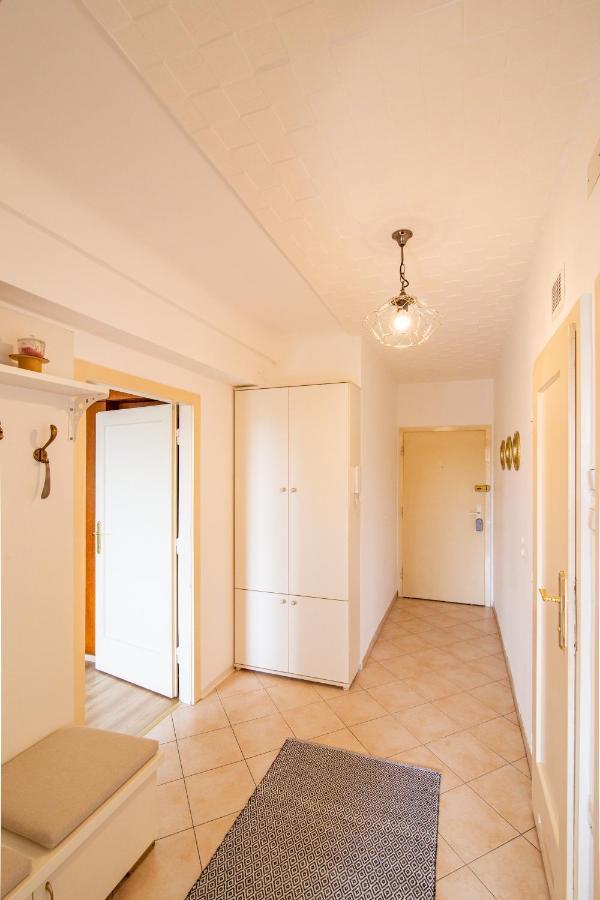 Best Rated Central Apartment Vienna - Ac, Wifi, 24H7Days Self Check-In, Board Games, Netflix Eksteriør bilde