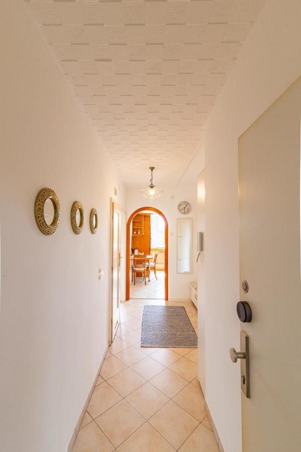 Best Rated Central Apartment Vienna - Ac, Wifi, 24H7Days Self Check-In, Board Games, Netflix Eksteriør bilde