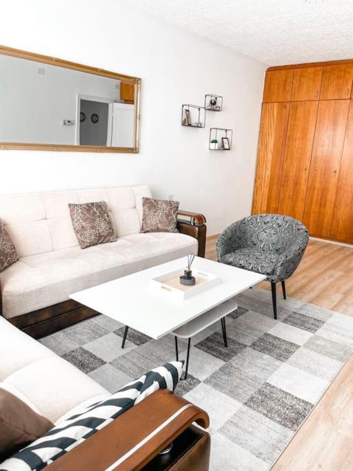 Best Rated Central Apartment Vienna - Ac, Wifi, 24H7Days Self Check-In, Board Games, Netflix Eksteriør bilde